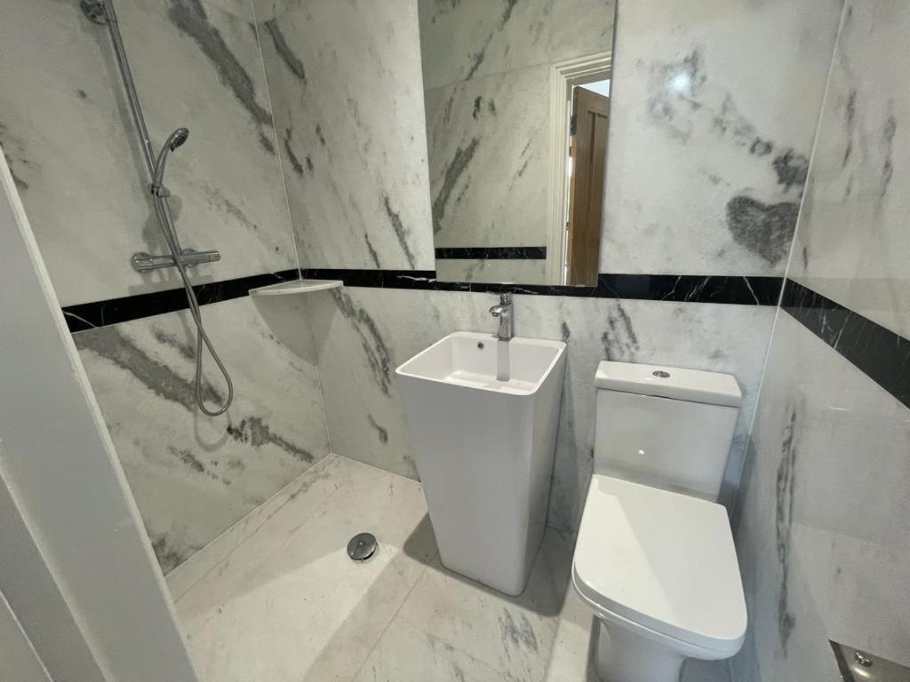 Ensuite Double Room Ilford Extérieur photo